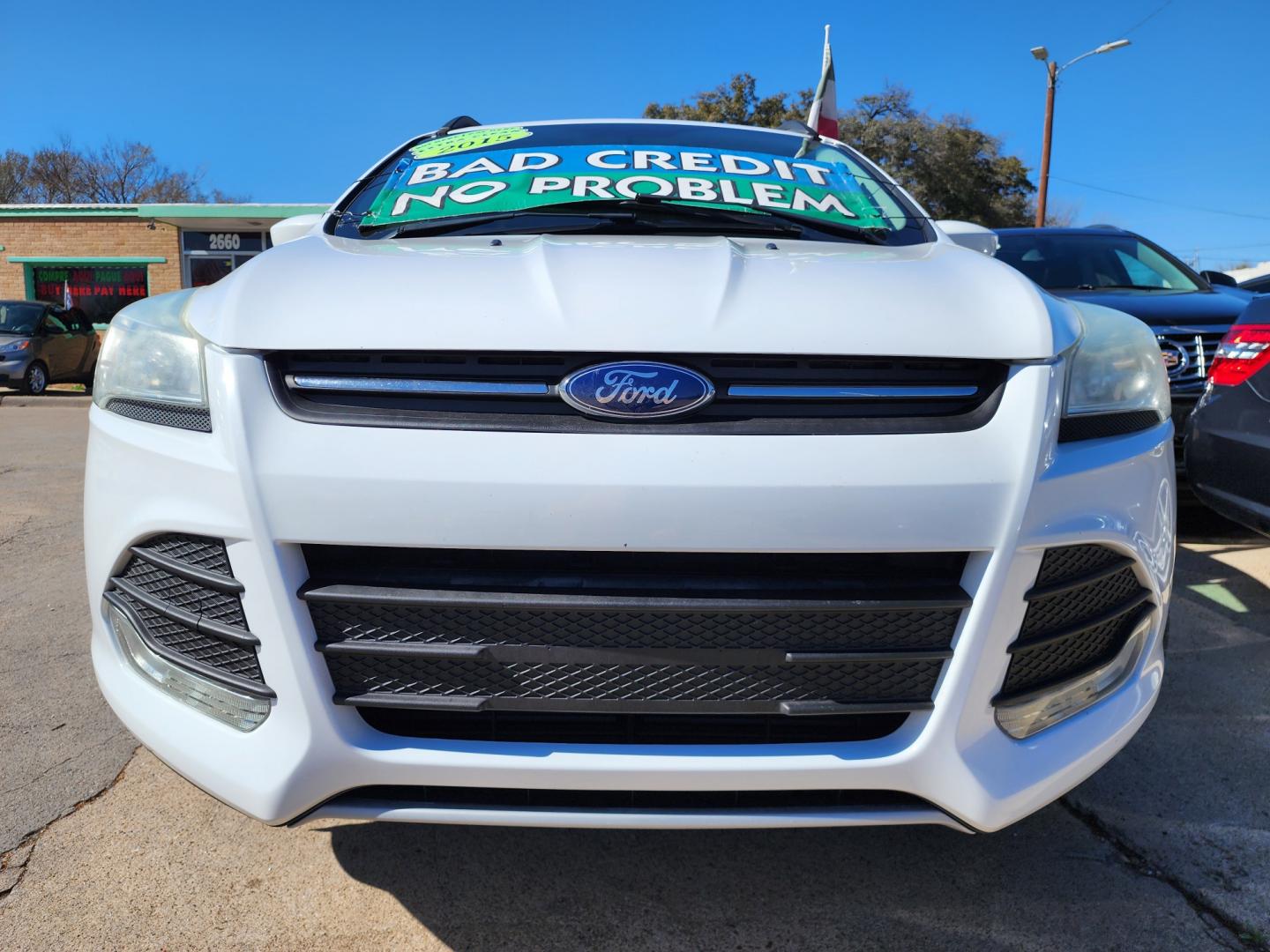 2015 WHITE Ford Escape SE (1FMCU9GX4FU) with an 1.6L L4 DOHC 16V engine, 6-Speed Automatic transmission, located at 2660 S.Garland Avenue, Garland, TX, 75041, (469) 298-3118, 32.885551, -96.655602 - Welcome to DallasAutos4Less, one of the Premier BUY HERE PAY HERE Dealers in the North Dallas Area. We specialize in financing to people with NO CREDIT or BAD CREDIT. We need proof of income, proof of residence, and a ID. Come buy your new car from us today!! This is a Super Clean 2015 FORD ESCAP - Photo#10